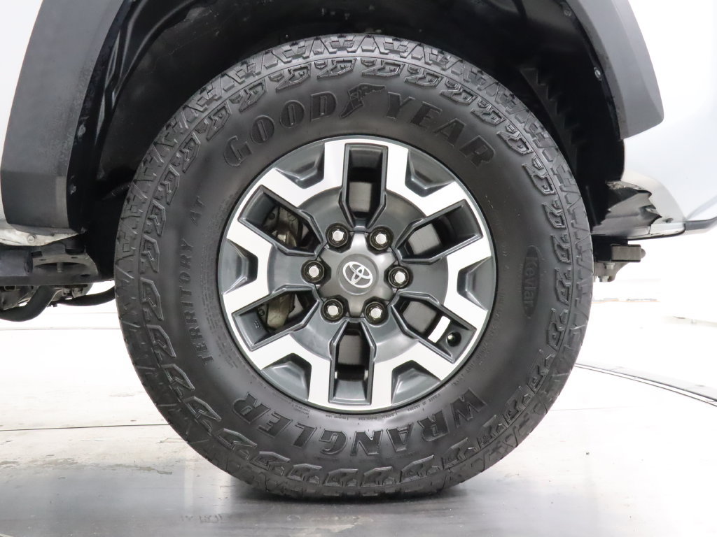 Used 2022 Toyota Tacoma TRD Off-Road AWD/4WD image 39