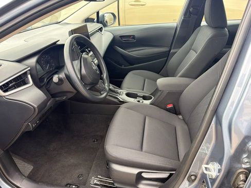 Used 2025 Toyota Corolla LE FWD image 2