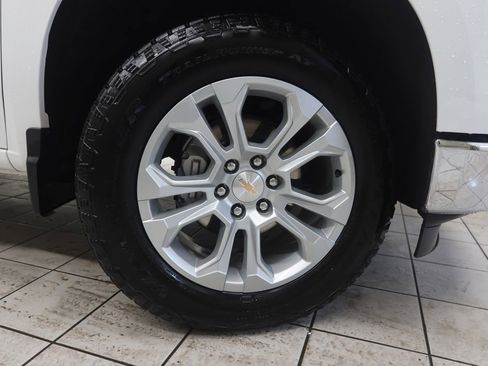 Used 2025 Chevrolet Silverado 1500 LTZ AWD/4WD image 7
