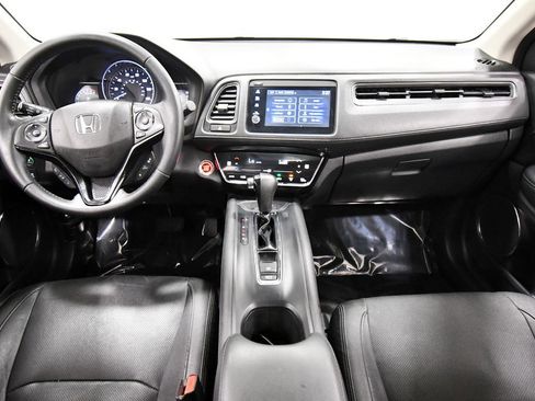 Certified 2020 Honda HR-V Touring image 3