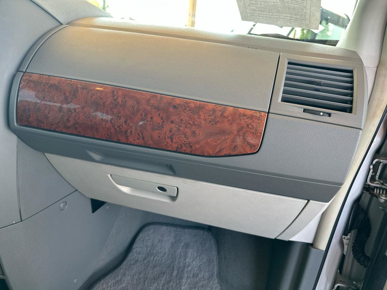 Used 2009 Chrysler Town & Country LX w/ PWR Convenience Group FWD image 44