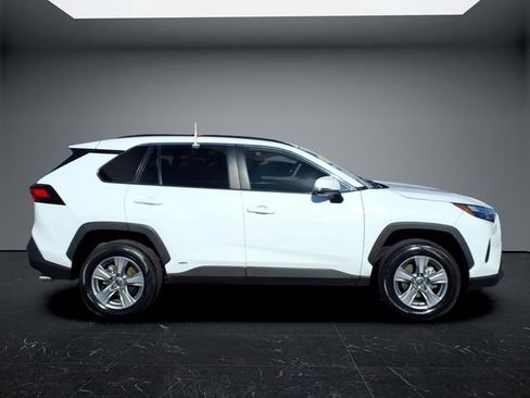 Used 2024 Toyota RAV4 XLE AWD/4WD image 2