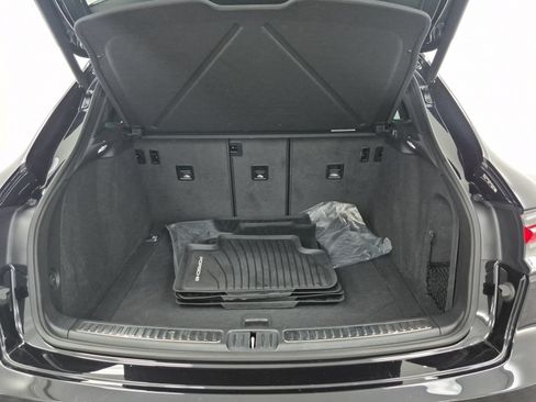 Certified 2022 Porsche Macan AWD/4WD image 10