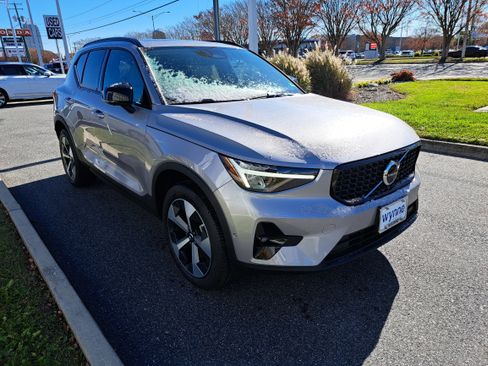 New 2026 Volvo XC40 B4 Plus image 2