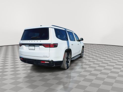 Used 2024 Jeep Wagoneer Series III w/ Flexible Seating Group image 8