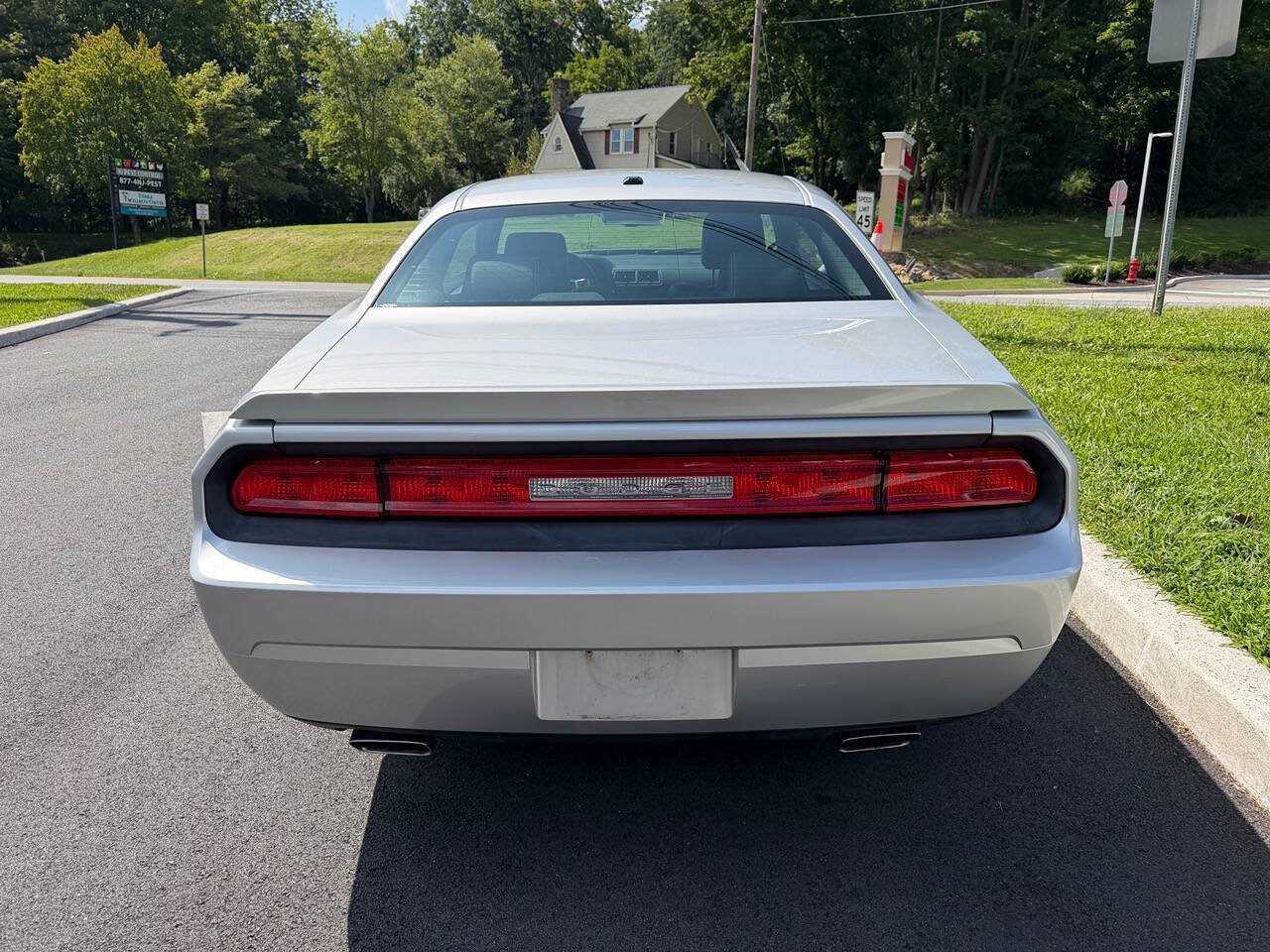 Used 2010 Dodge Challenger R/T RWD image 5