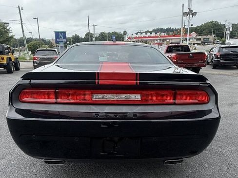 Used 2013 Dodge Challenger SXT RWD image 3