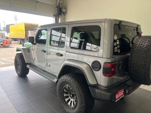Used 2018 Jeep Wrangler Unlimited Sahara AWD/4WD image 10