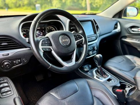 Used 2015 Jeep Cherokee Trailhawk w/ Comfort/Convenience Group AWD/4WD image 19