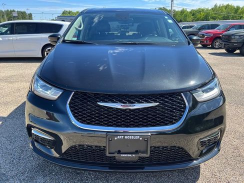 Used 2023 Chrysler Pacifica Touring-L FWD image 10