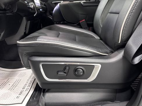 Used 2025 RAM 1500 Laramie AWD/4WD image 12