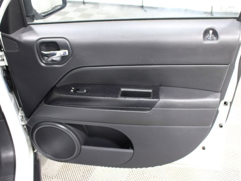 Used 2014 Jeep Patriot Latitude w/ Sun/Sound Group FWD image 21