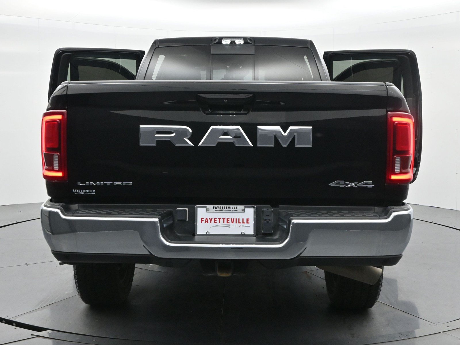 Used 2025 RAM 2500 Limited AWD/4WD image 35