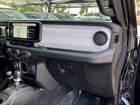 Used 2024 Jeep Gladiator Sport image 35