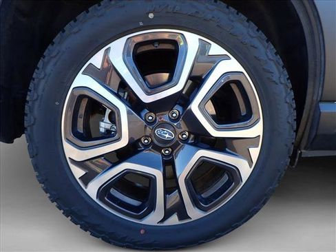 Used 2023 Subaru Ascent Touring image 5