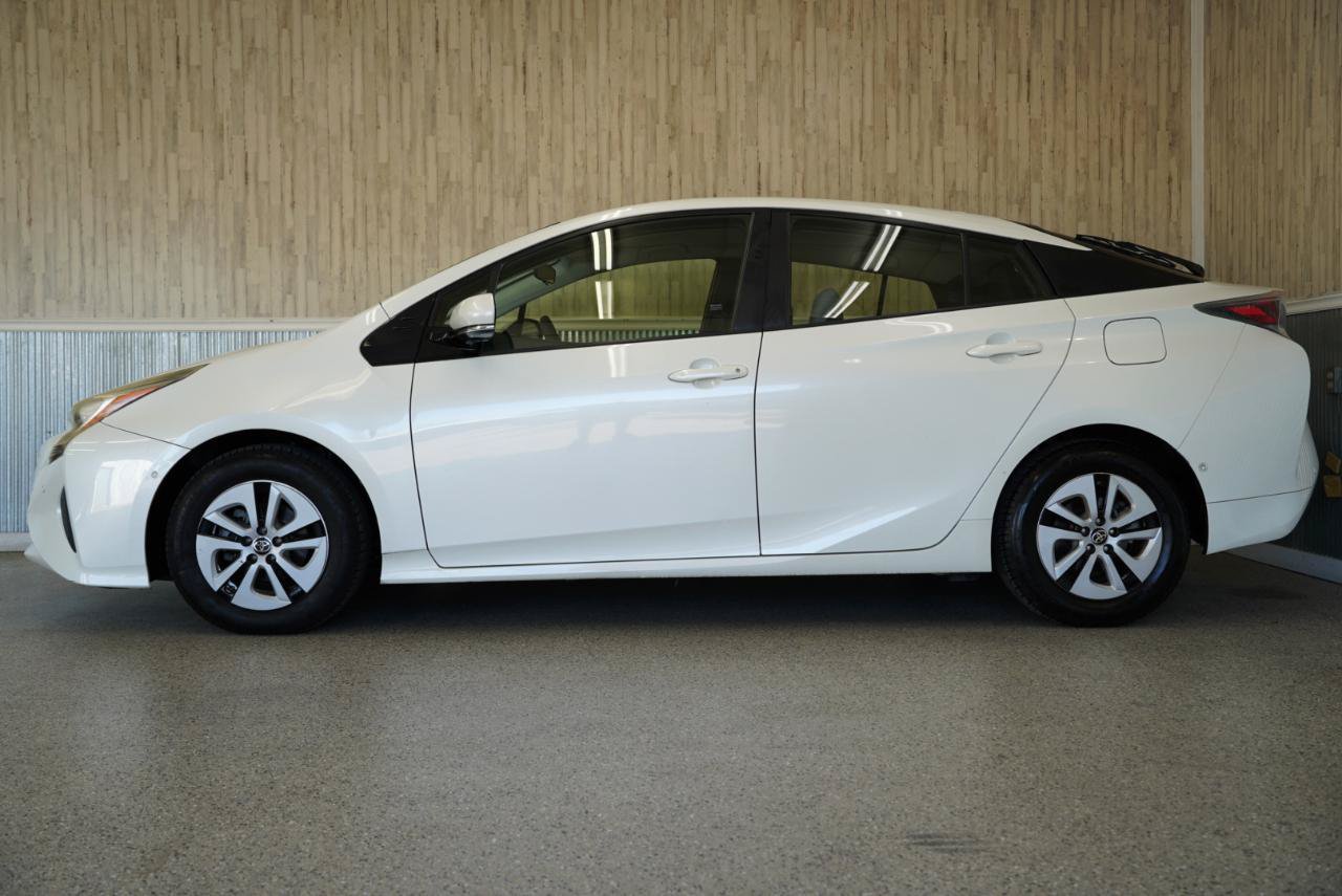 Used 2017 Toyota Prius Two w/ Prius Two Safety Plus Package FWD image 5