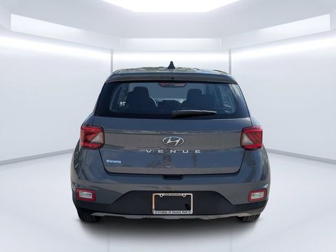 Used 2020 Hyundai Venue SE FWD image 4