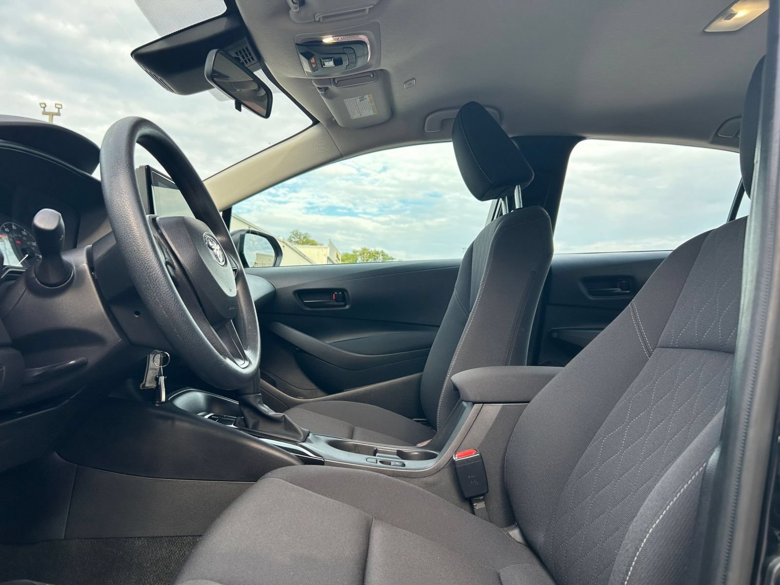 Used 2025 Toyota Corolla LE FWD image 21