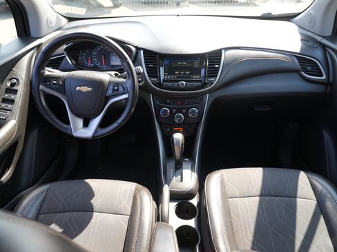 Used 2019 Chevrolet Trax LT w/ LT Convenience Package FWD image 25