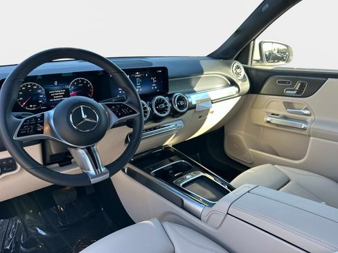 Used 2025 Mercedes-Benz GLB 250 image 15