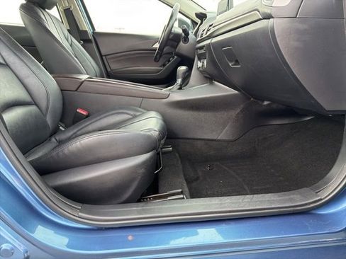 Used 2018 MAZDA MAZDA3 Touring image 16