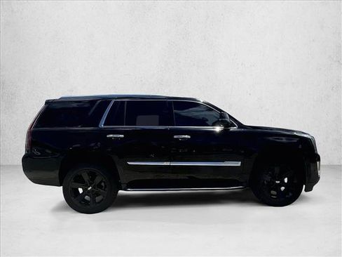 Used 2018 Cadillac Escalade Luxury RWD image 5