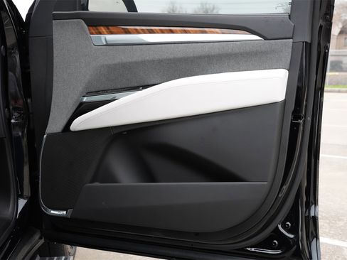 Certified 2025 Cadillac Escalade ESV Sport Platinum w/ LPO, ONYX Package image 29