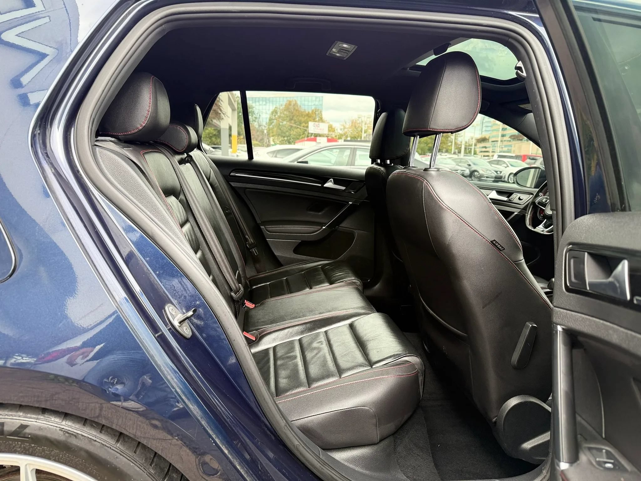 Used 2015 Volkswagen GTI SE FWD image 31