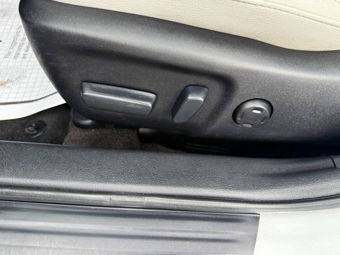 Used 2013 Toyota Avalon XLE Touring FWD image 18
