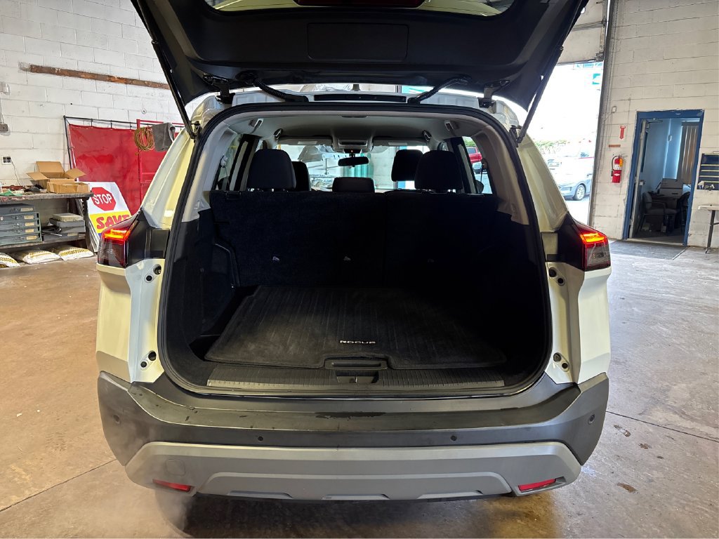 Used 2023 Nissan Rogue S AWD/4WD image 12