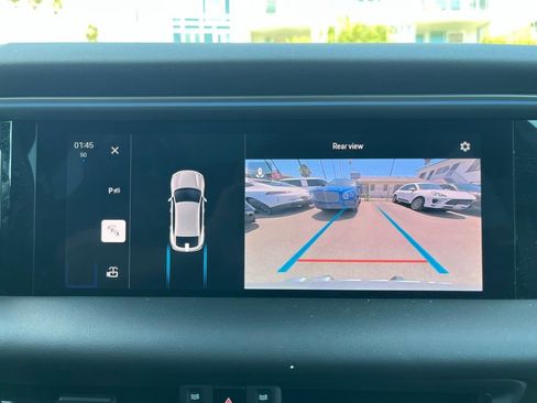 Used 2025 Porsche Macan Electric w/ Premium Package RWD image 17