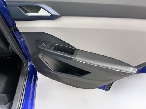 Used 2024 Volkswagen Taos SE image 28