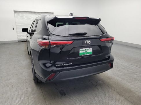 Used 2021 Toyota Highlander XLE image 6