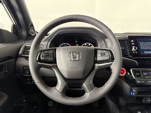 Used 2025 Honda Ridgeline Black Edition image 9