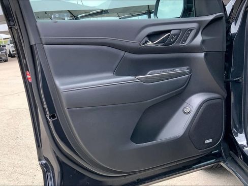 Used 2020 GMC Acadia SLT w/ Premium Package FWD image 22