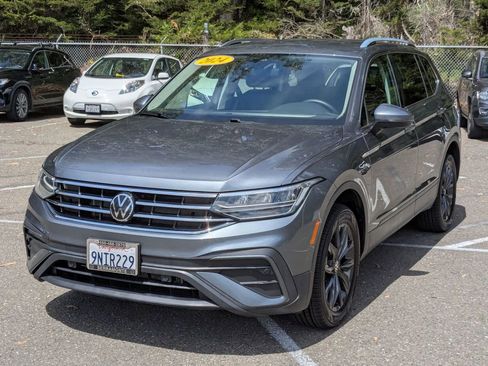 Used 2024 Volkswagen Tiguan SE AWD/4WD image 2