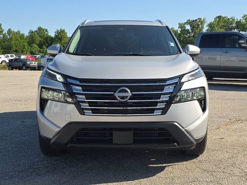 Used 2024 Nissan Rogue SV w/ SV Premium Package image 8