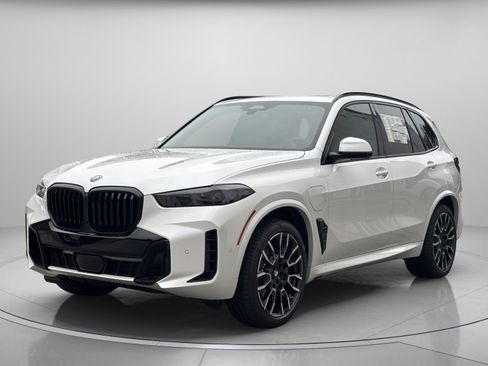 Used 2026 BMW X5 xDrive50e w/ M Sport Package AWD/4WD image 2