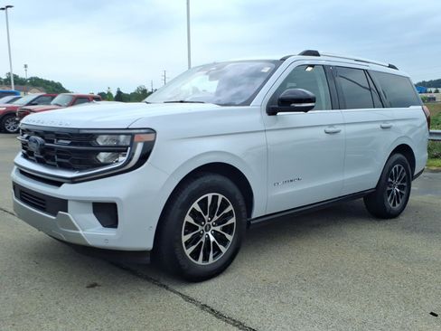 Used 2025 Ford Expedition Platinum AWD/4WD image 3