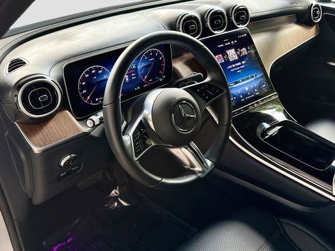 Used 2025 Mercedes-Benz GLC 300 4MATIC image 9