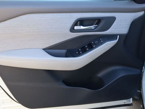 Used 2021 Nissan Rogue SV FWD image 19
