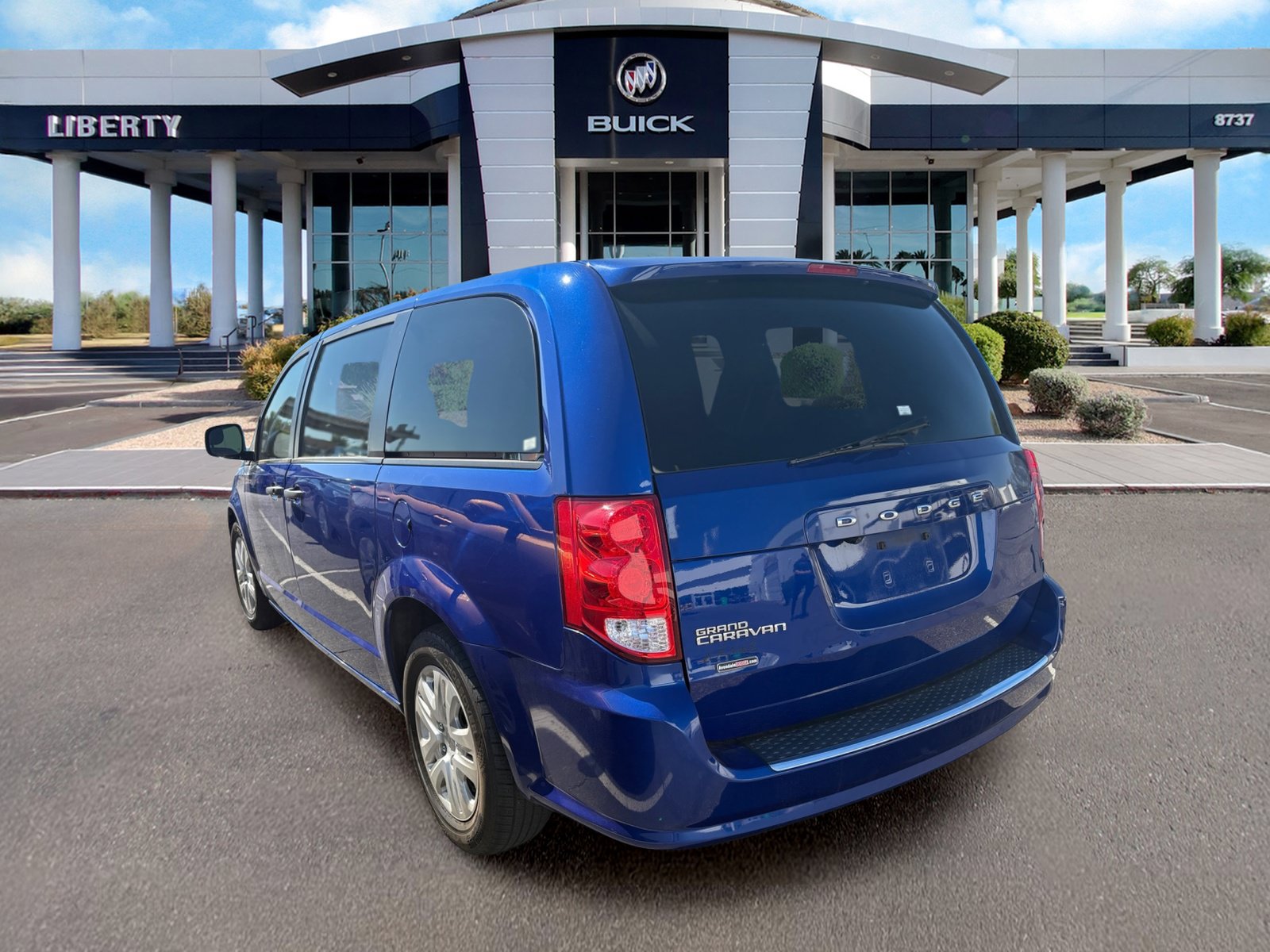 Used 2019 Dodge Grand Caravan SE FWD image 3