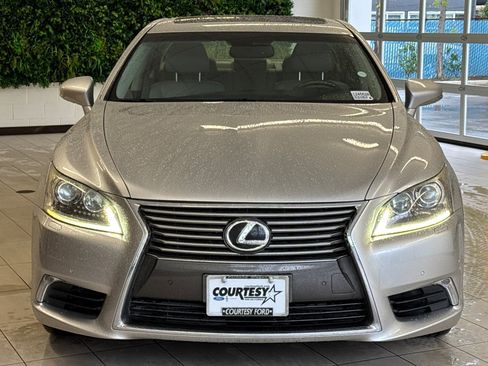 Used 2013 Lexus LS 460 w/ Comfort Pkg RWD image 9