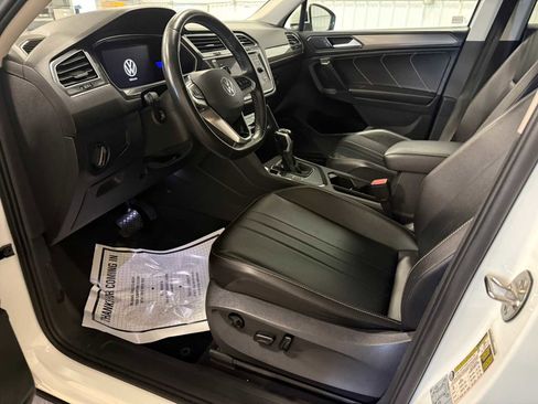 Certified 2022 Volkswagen Tiguan SE image 19