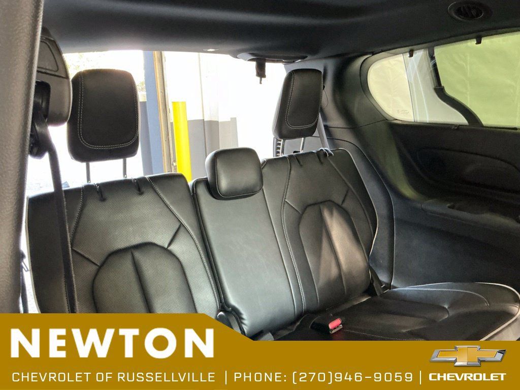 Used 2025 Chrysler Pacifica Limited FWD image 23