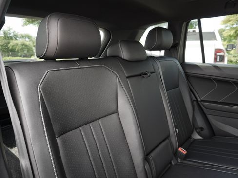 Used 2023 Volkswagen Tiguan SE R-Line AWD/4WD image 33