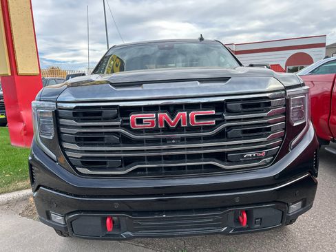 Used 2022 GMC Sierra 1500 AT4 w/ AT4 Premium Package image 2