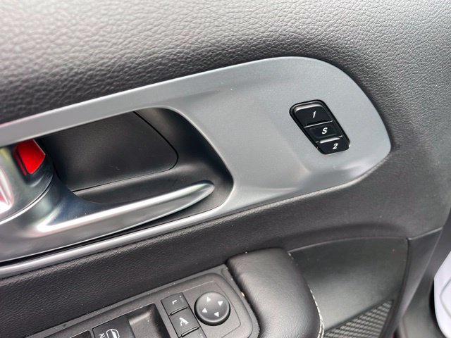 Used 2026 Chrysler Pacifica Limited FWD image 15