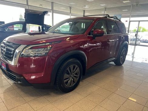 Used 2022 Nissan Pathfinder SV AWD/4WD image 13