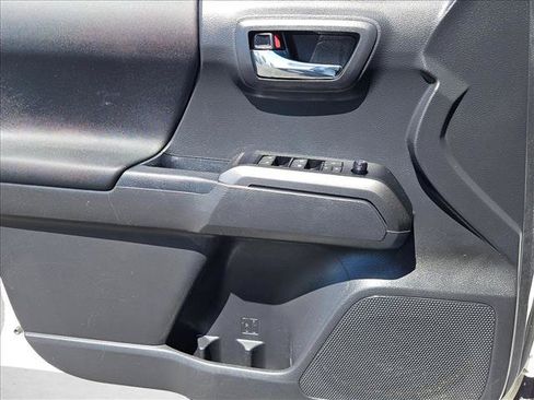 Certified 2023 Toyota Tacoma TRD Off-Road AWD/4WD image 10